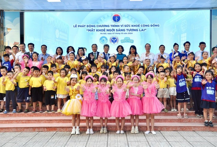 World Sight Day marked in Vietnam  - ảnh 1