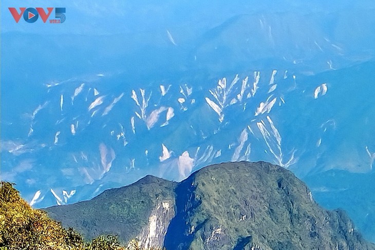 Cloud hunting on Ky Quan San mountain peak - ảnh 6