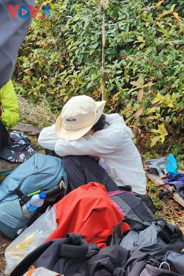 Cloud hunting on Ky Quan San mountain peak - ảnh 11