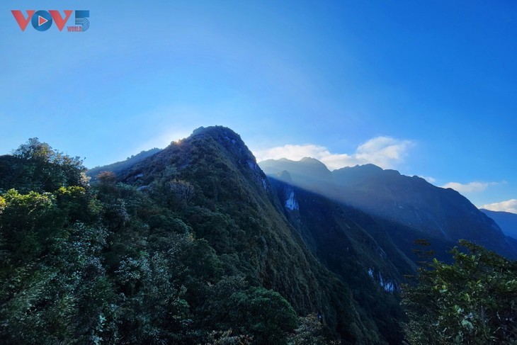 Cloud hunting on Ky Quan San mountain peak - ảnh 17