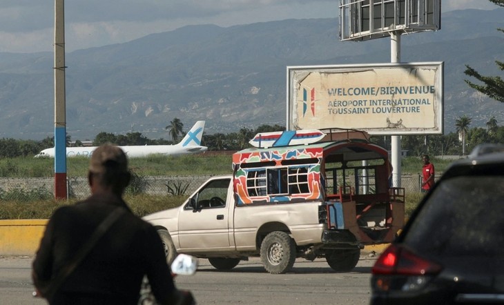 US, UN suspend flights to Haiti  - ảnh 1