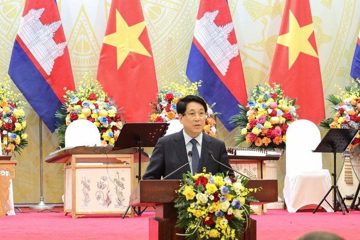 State leader hosts banquet in honor of Cambodian King - ảnh 1