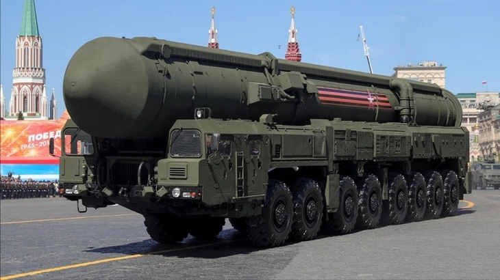 Russia launches experimental Oreshnik intermediate-range ballistic missile  - ảnh 1