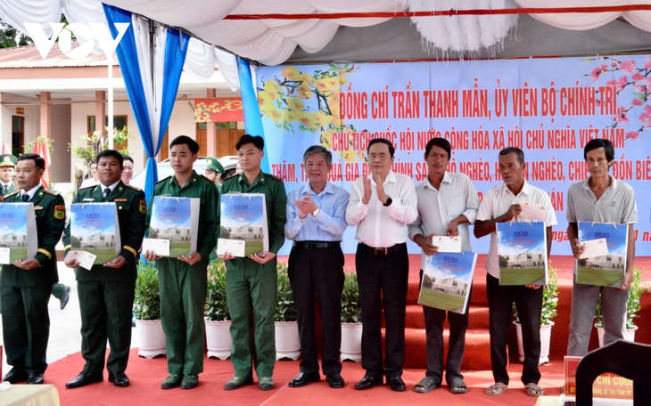 NA Chairman pays Tet visits to Tra Vinh province - ảnh 2