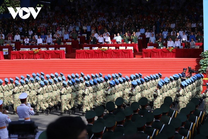State-level rehearsal of grand parade for 50th anniversary of national reunification  - ảnh 5