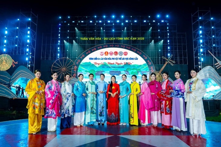 Young Tay ethnic designer preserves Vietnamese culture through Ao Dai - ảnh 2