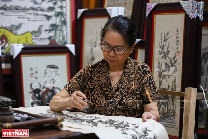 Vietnam showcases Dong Ho folk paintings in Paris, seeks UNESCO recognition - ảnh 3