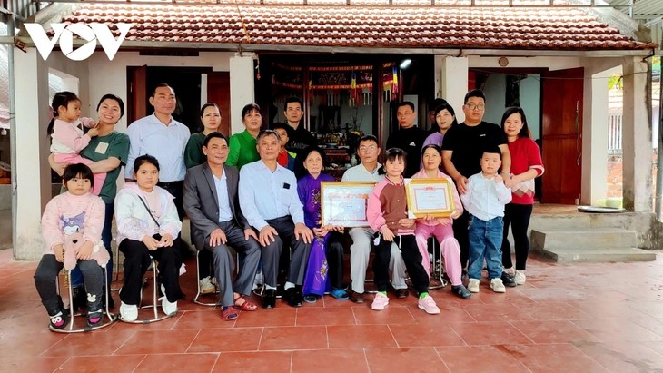 Quang Yen’s ancestral ceremony honors the past and unites the community   - ảnh 1
