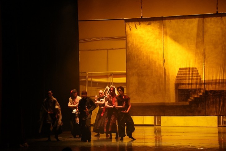 “Facing infinity” combines contemporary dance and traditional theater - ảnh 2