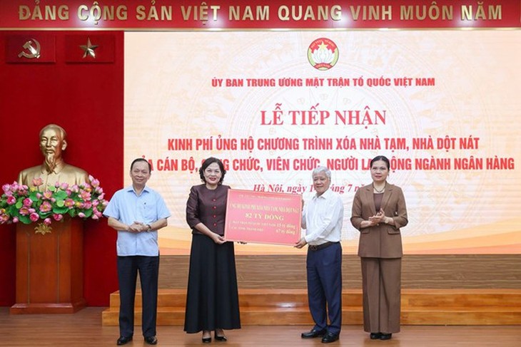Banks join hands to eliminate makeshift, dilapidated houses - ảnh 1
