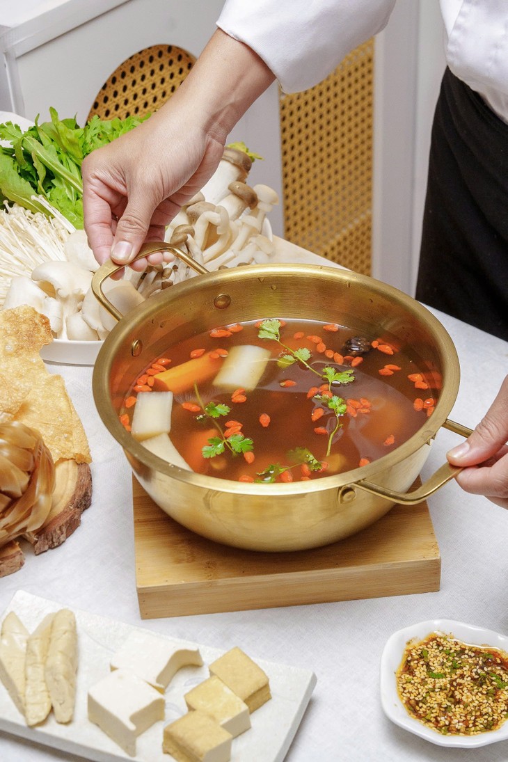 Dien Bien mushroom hot pot - ảnh 1