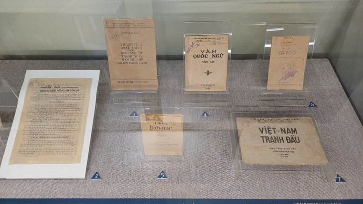 Exhibition “Popular Education – Lighting the Future” marks National Day - ảnh 1