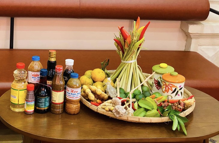 A taste of Hanoi: Where every dish meets its perfect dip  - ảnh 5