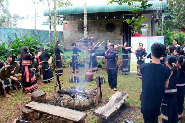 Central Highlands folk dances find new life - ảnh 3
