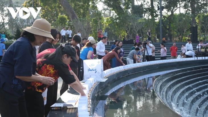 Thousands commemorate COVID-19 victims in Ho Chi Minh City - ảnh 1