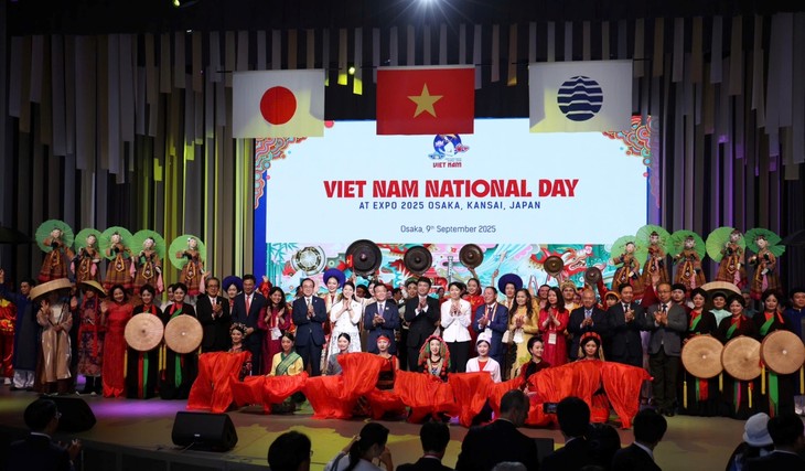 Young designer’s journey to rediscover Vietnamese traditional costumes - ảnh 2