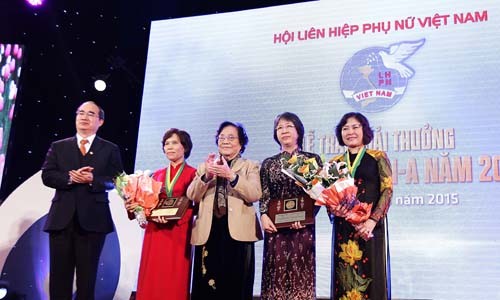 Các nhà khoa học nữ mang lại ánh sáng cho người bệnh - ảnh 2