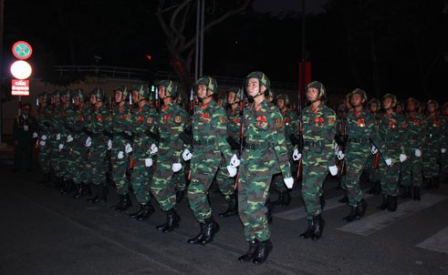 Lễ mít tinh, diễu binh, diễu hành kỷ niệm 40 năm Ngày giải phóng miền Nam, thống nhất đất nước  - ảnh 2