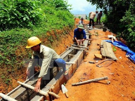 Hỗ trợ đồng bào tích cực hơn để giảm nhanh khoảng cách giàu, nghèo - ảnh 1