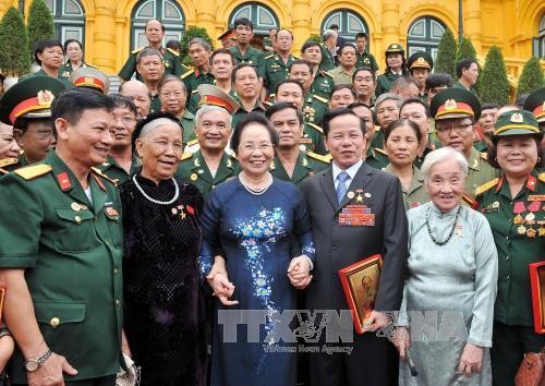 Phó Chủ tịch nước  tiếp Đoàn đại biểu Mẹ VNAH, thương bệnh binh, CCB tiêu biểu toàn quốc - ảnh 1