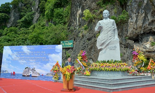 Khánh thành tượng đài anh hùng phi công vũ trụ Nga Gherman Titov - ảnh 1