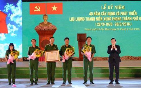 Chủ tịch nước Trương Tấn Sang dự lễ kỷ niệm 40 năm thành lập lực lượng Thanh niên xung phong TPHCM - ảnh 1