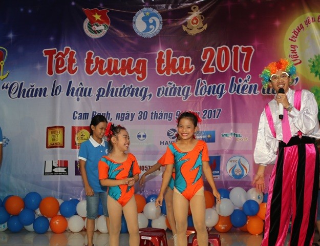 Vầng trăng yêu thương trên Quân Cảng Cam Ranh - ảnh 5