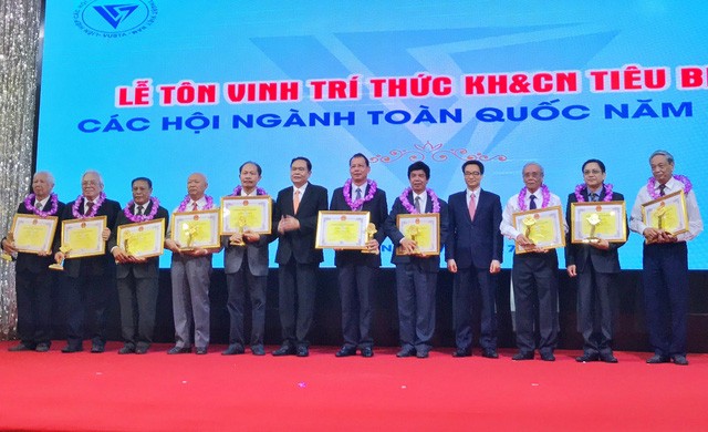 Tôn vinh 53 trí thức khoa học và công nghệ tiêu biểu năm 2017  - ảnh 1