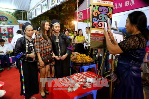 Tưng bừng không gian văn hóa, du lịch Hà Giang tại khu vực đi bộ hồ Hoàn Kiếm  - ảnh 2