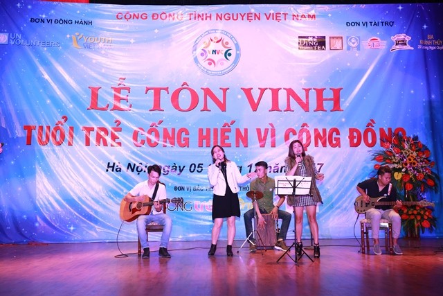  Vinh danh  những cá nhân tình nguyện                - ảnh 1