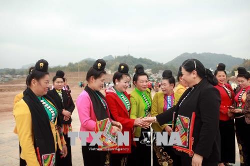 Phó Chủ tịch Thường trực Quốc hội Tòng Thị Phóng vui xuân cùng đồng bào Sơn La  - ảnh 1