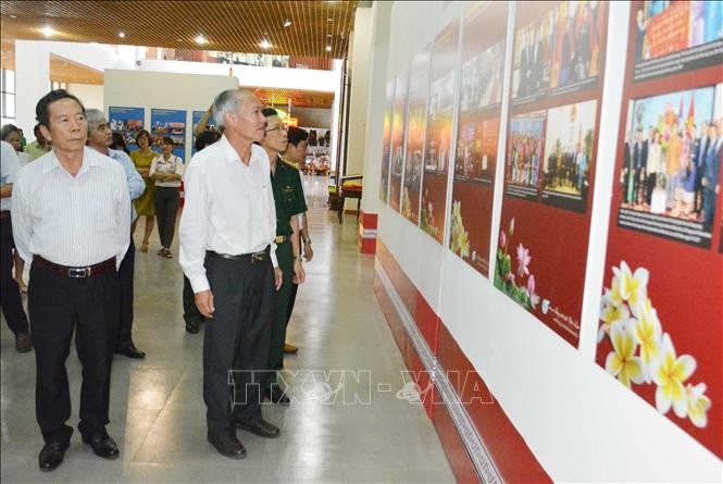 Triển lãm ảnh “Sáng mãi tình Việt – Lào” và “Hai chị em – Hai trận tuyến” - ảnh 1