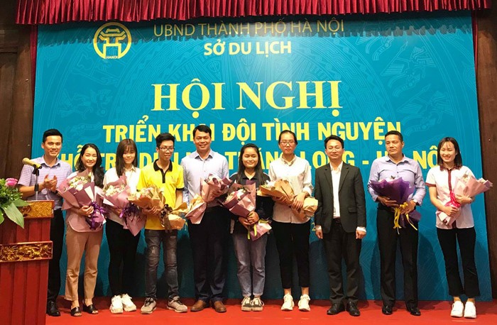 300 sinh viên tình nguyện hỗ trợ du lịch Thăng Long – Hà Nội - ảnh 1