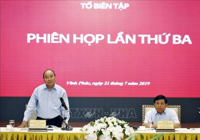 Thủ tướng chủ trì họp Tổ biên tập Tiểu Ban kinh tế - xã hội Đại hội XIII của Đảng - ảnh 1