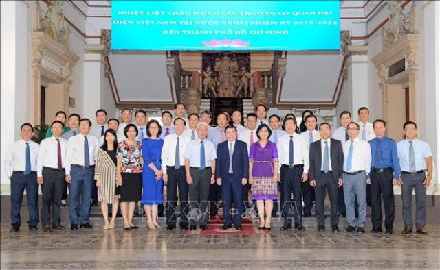 Lãnh đạo Thành phố Hồ Chí Minh tiếp đoàn tân Trưởng cơ quan đại diện Việt Nam ở nước ngoài - ảnh 1