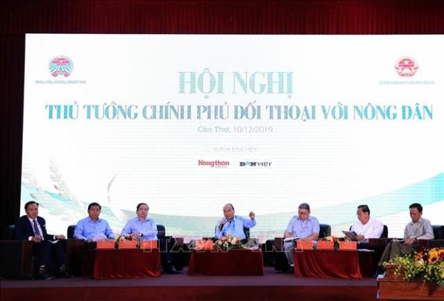 Thủ tướng Nguyễn Xuân Phúc đối thoại với nông dân - ảnh 1