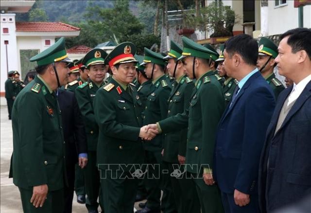 Bộ trưởng Bộ Quốc phòng Ngô Xuân Lịch thăm Đồn biên phòng A Mú Sung, Lào Cai - ảnh 1