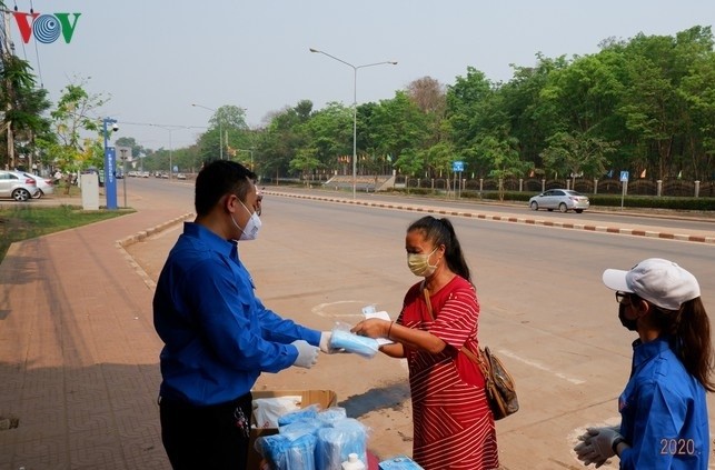 Cần Thơ: 1000 chiếc khẩu trang của tình hữu nghị. - ảnh 1