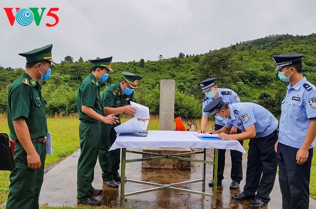 Hội đàm thực địa giữa Đồn Biên phòng A Pa Chải, Việt Nam và Đại đội quản lý biên giới Giang Thành, Trung Quốc - ảnh 1