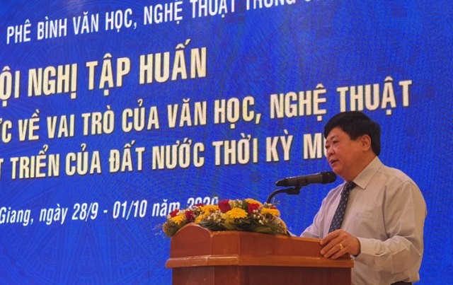 Nâng cao nhận thức vai trò của văn học, nghệ thuật trong sự phát triển của đất nước thời kỳ mới - ảnh 1