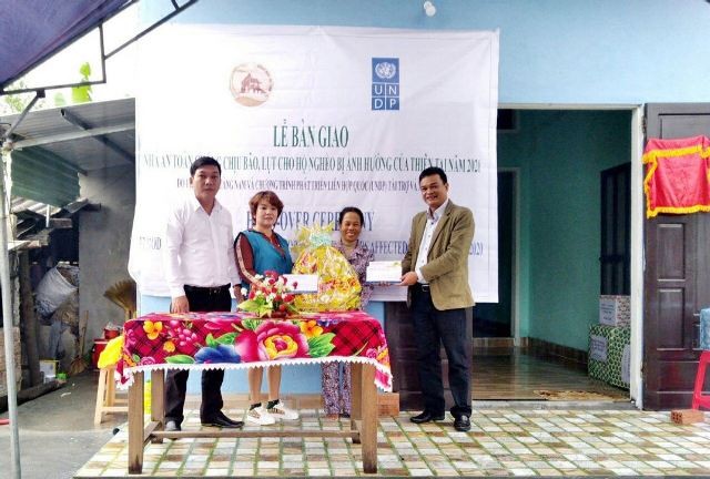 UNDP bàn giao nhà an toàn chống bão lụt cho hộ nghèo ở Quảng Nam - ảnh 1