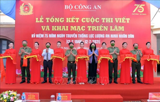 Khai mạc triển lãm “75 năm lực lượng An ninh nhân dân Việt Nam Anh hùng” - ảnh 1