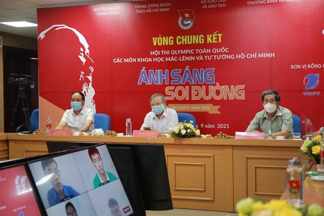 Sinh viên khoa Hoá giành giải Nhất hội thi “Ánh sáng soi đường” năm 2021 - ảnh 1