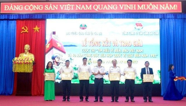 Trao giải cuộc thi “Tìm hiểu về biển, đảo Việt Nam và 40 năm Công ước Liên hợp quốc về Luật Biển năm 1982” - ảnh 1