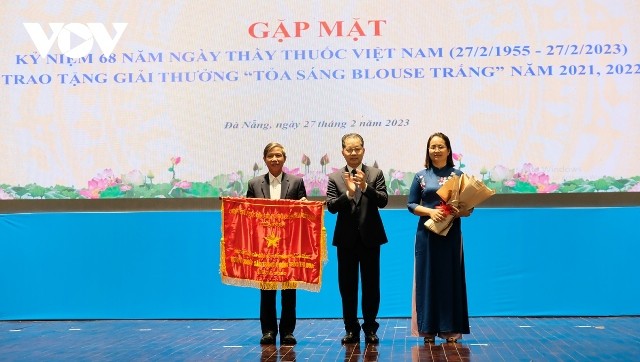 Đà Nẵng: Trao giải thưởng “Tỏa sáng Blouse trắng” tri ân y, bác sỹ - ảnh 1