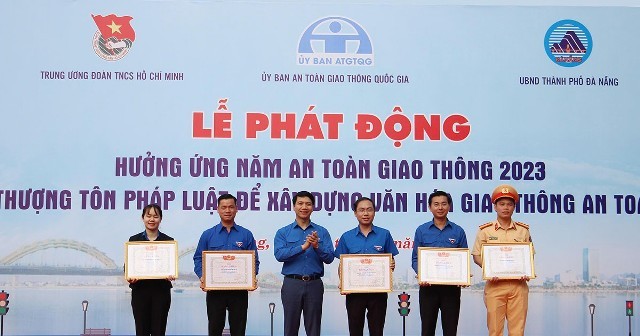 Phát động hưởng ứng Năm an toàn giao thông 2023 - ảnh 1