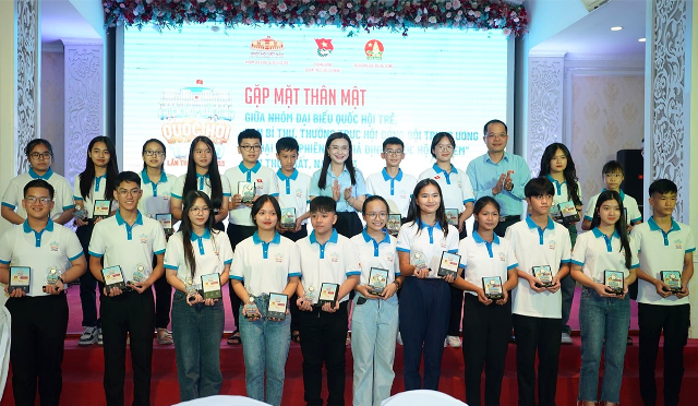 Gặp mặt đại biểu tham dự Phiên họp giả định “Quốc hội trẻ em” lần thứ nhất  - ảnh 1