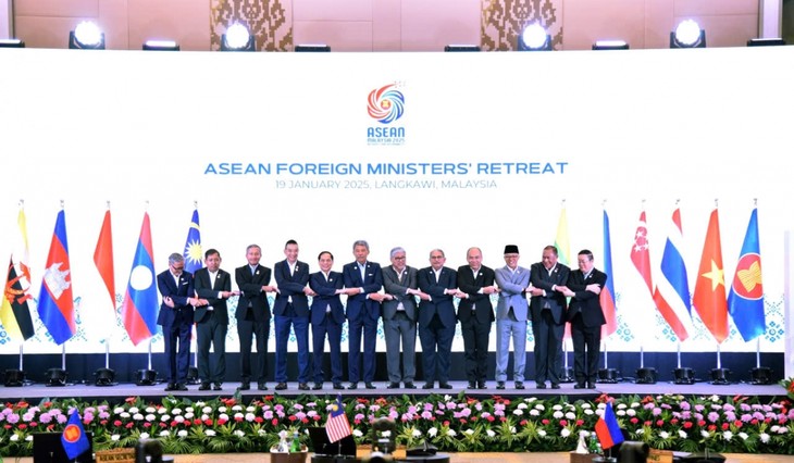 Hội nghị hẹp Bộ trưởng Ngoại giao ASEAN chính thức khởi động Năm ASEAN 2025 - ảnh 1