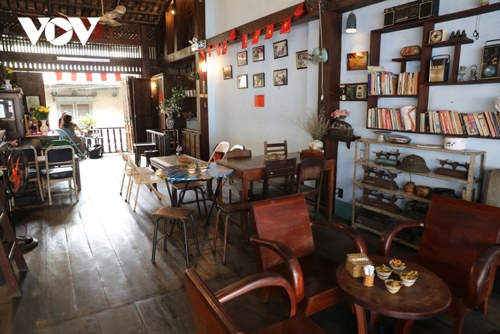 Các quán cà phê đạt tăng doanh thu cao nhờ “trend” đồ uống Cờ đỏ sao vàng - ảnh 1