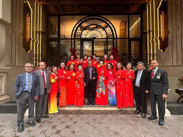 Mong mỏi của kiều bào về sự phát triển của đất nước - ảnh 1